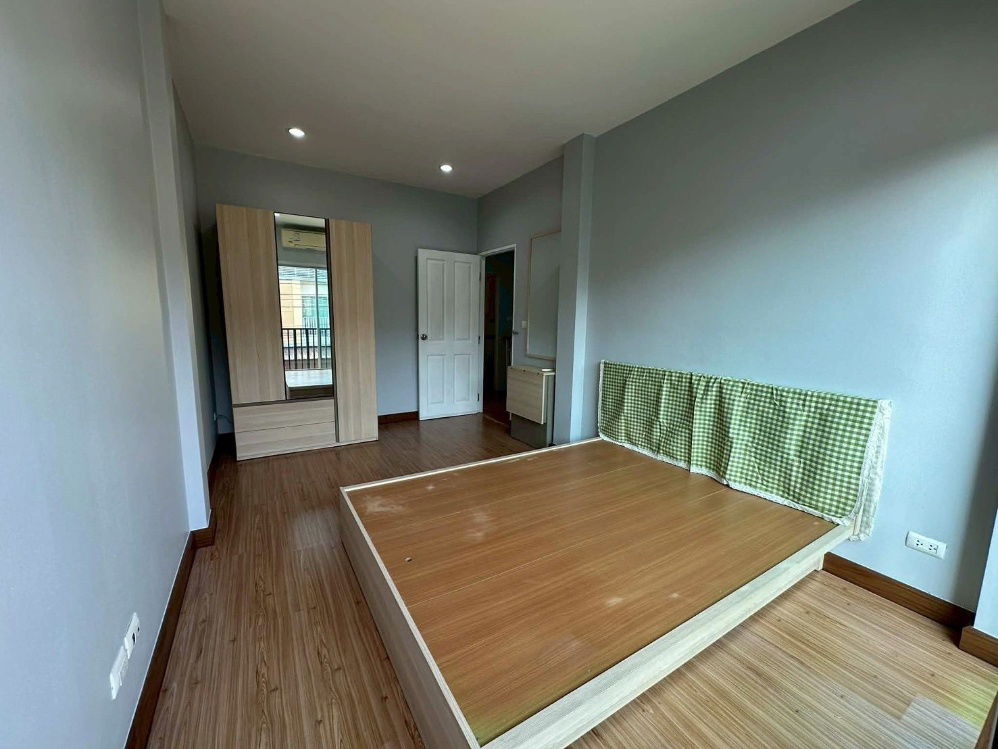 รูป ขายทาวน์เฮ้าส์ 2 ชั้น 17 ตร.ว.หมู่บ้านสินนครวิลล์ ประชาอุทิศ–คู่สร้าง ทำเลดี ราคาเพียง 1.9 ล้าน (ฟรีโอน) - รูปที่ 9/13