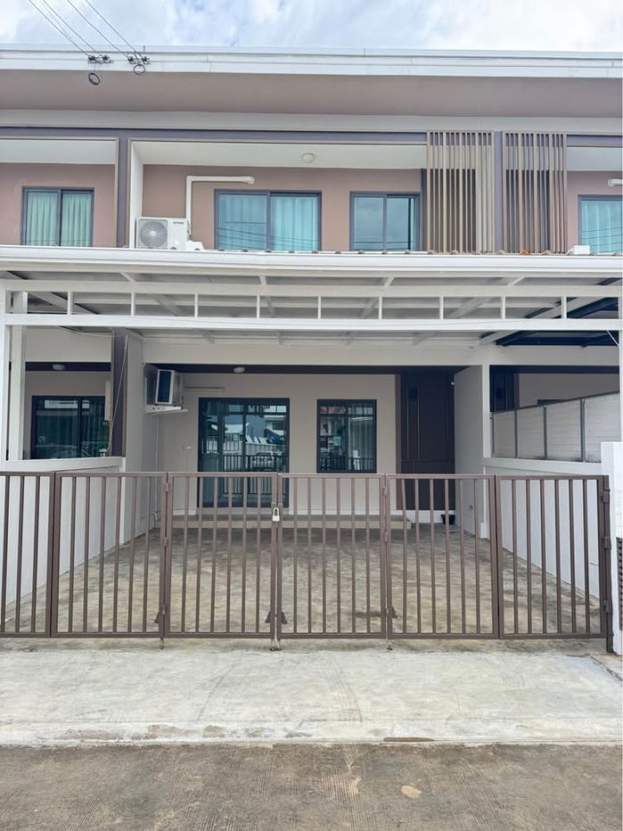 picture Two-storey townhouse for rent with 3 bedrooms and 2 toilets. - 1/17