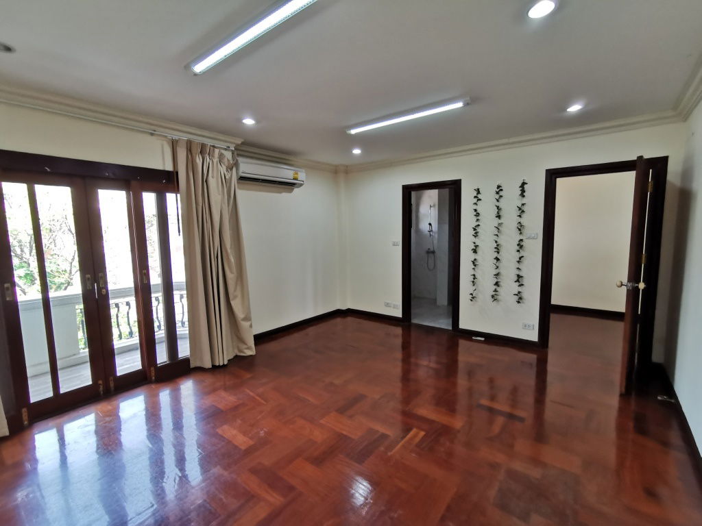 รูป บ้านเเฝดหรือโฮมออฟฟิส 4 ชั้น 4 ห้องนอน 5 ห้องน้ำ ในหมู่บ้านสีฟ้า พหลโยธิน ซอย 9 หรืออารีย์ 4 เหนือ - รูปที่ 15/31