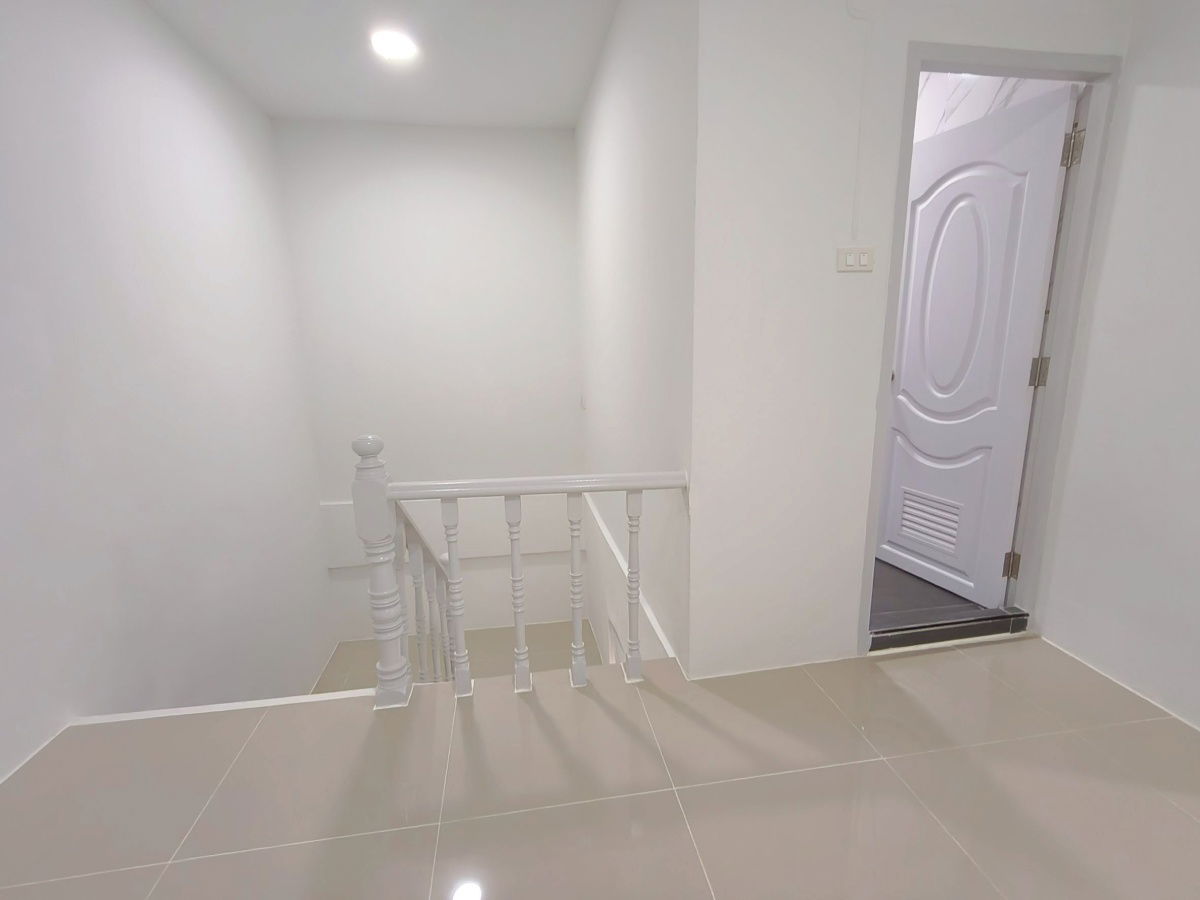 รูป ทาวน์เฮาส์ ดอนเมือง วิภาวดีรังสิต ใกล้ฐานทัพอากาศดอนเมือง หมู่บ้านเกิดบัญฑิดโฮม ทำเลถนนเมน ตรงข้ามสนามเด็กเล่น นัดชม บ้าน 085-318-6868 คุณวา - รูปที่ 20/28