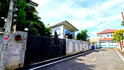 Houses for rent Save one Go Srisamarn : Call : 095-843-5693 Tropical Loft Pool Villa Songprapa-Srisaman