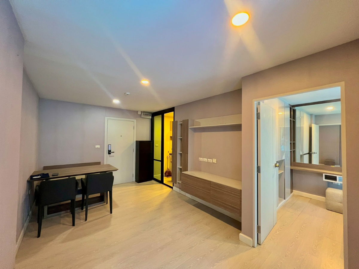 picture Modernform furniture throughout the unit. Amazing location! Condo for sale: The Cube Plus Minburi, close to the MRT. - 3/24