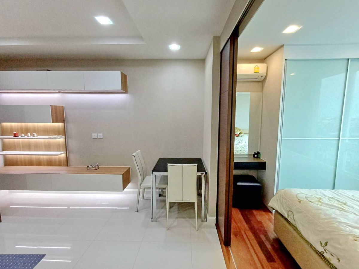 picture For rent 1 bedroom 7th Fl, pool view, The Metropolis Samrong Interchange. 1 min to BTS Samrong Station - 11/28