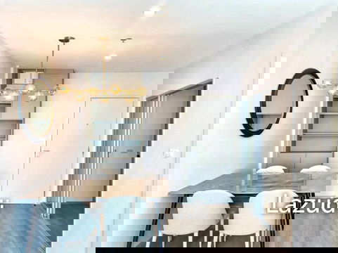 เอลลิโอ สาทร - วุฒากาศ