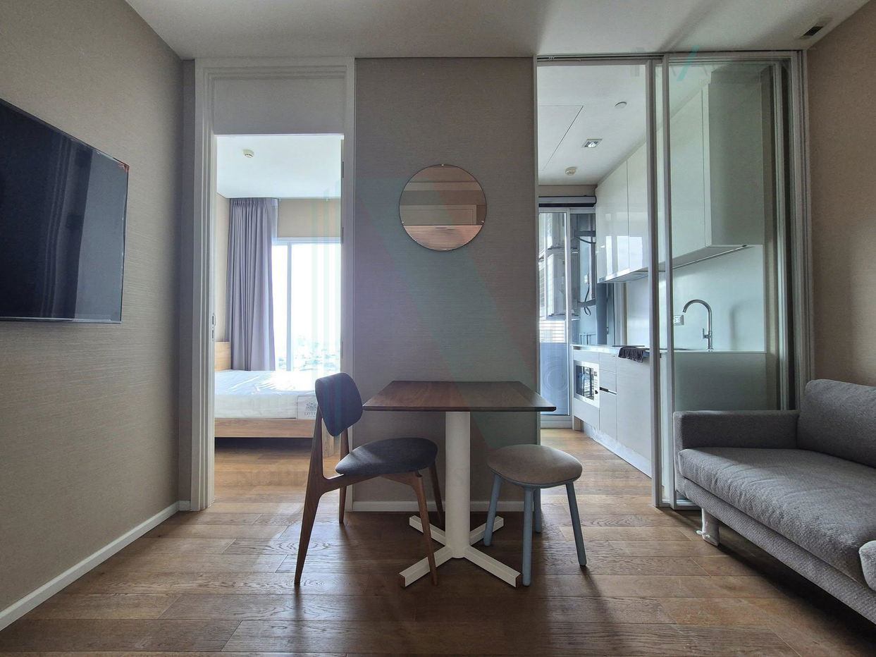 picture For Rent Condo THE SAINT RESIDENCES Building 1, Floor 39,1 bed room, Room size 31 sqm - 1/8