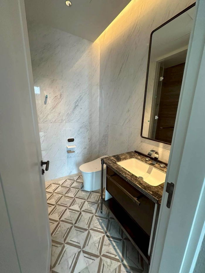 picture ð For Rent - 2 Bedroom, 160 Sq.m Condo at ONE89 wireless - 7/19