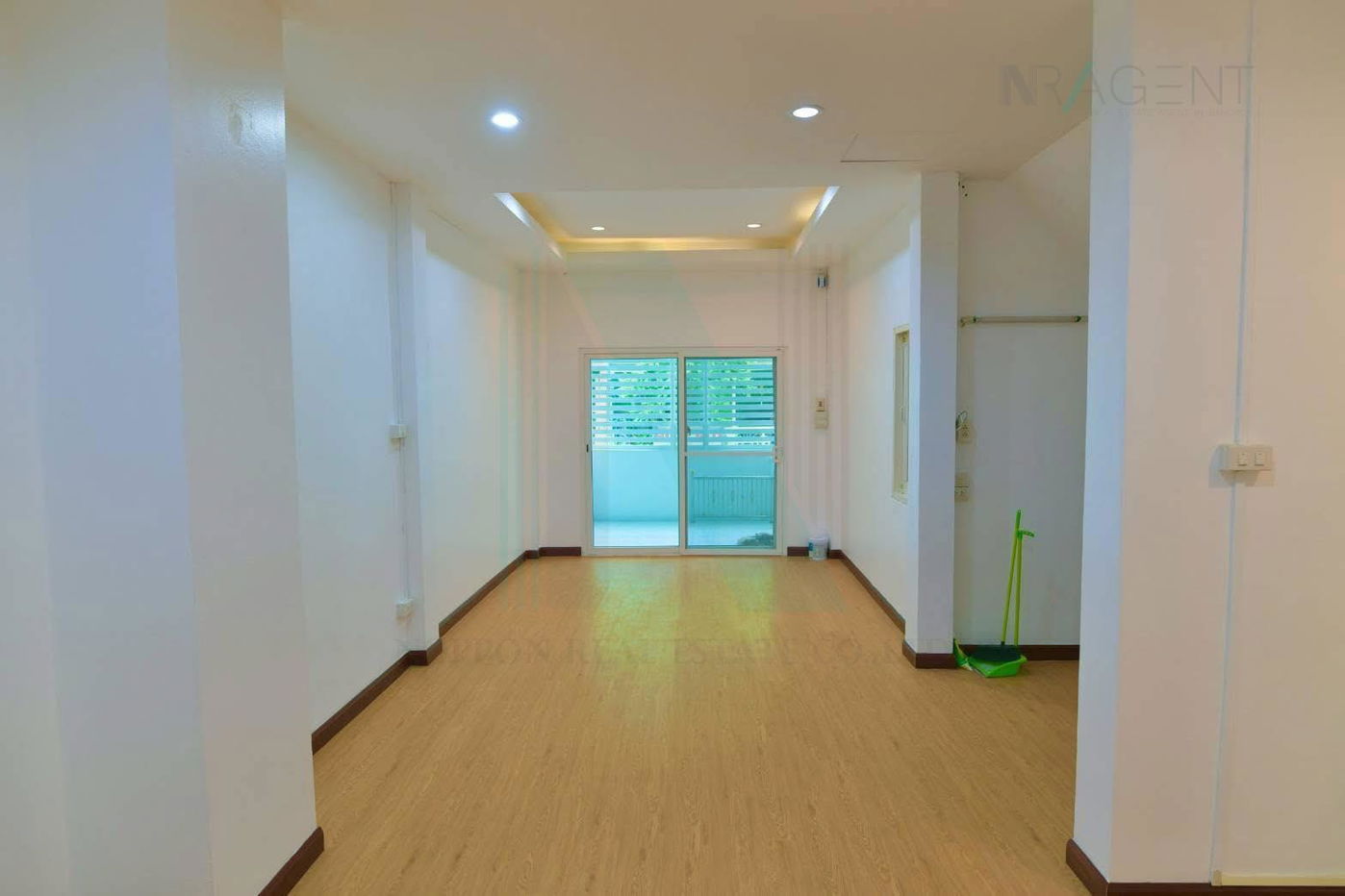 รูป 📌 ขายทาวน์เฮาส์ โครงการ ลัลลี่ วิลล์ ศรีนครินทร์-เทพารักษ์ 2 ชั้น 3 ห้องนอน 2 ห้องน้ำ - รูปที่ 4/8