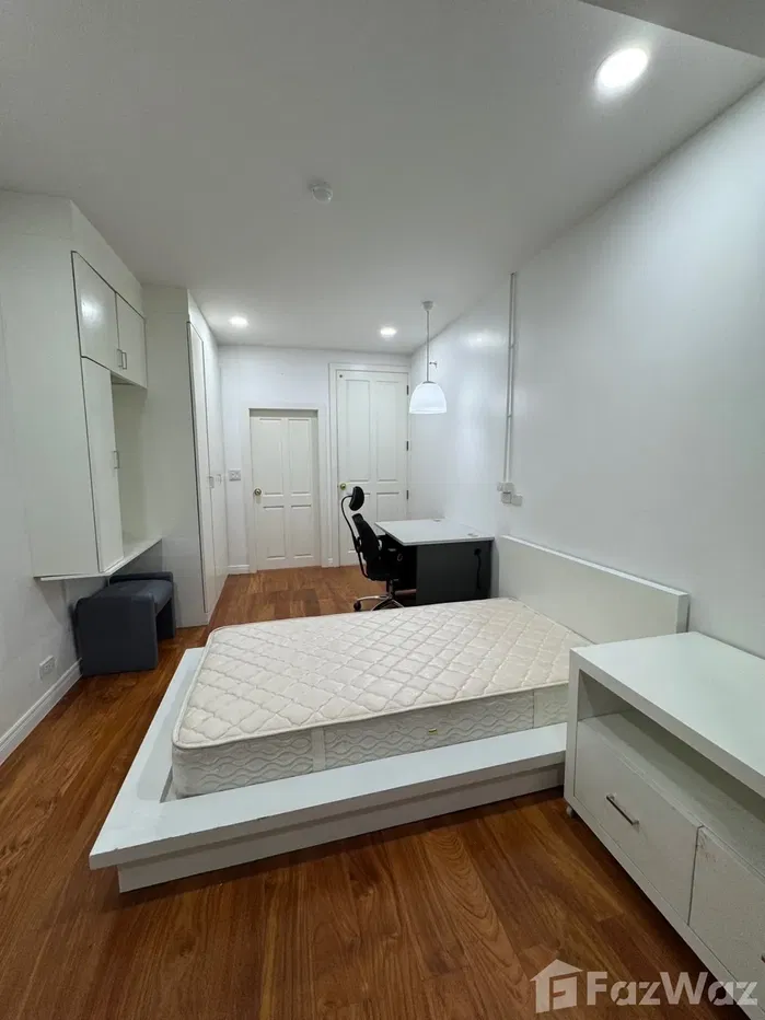 picture Sell 2 Bedrooms close to the park 5918571 - 10/10