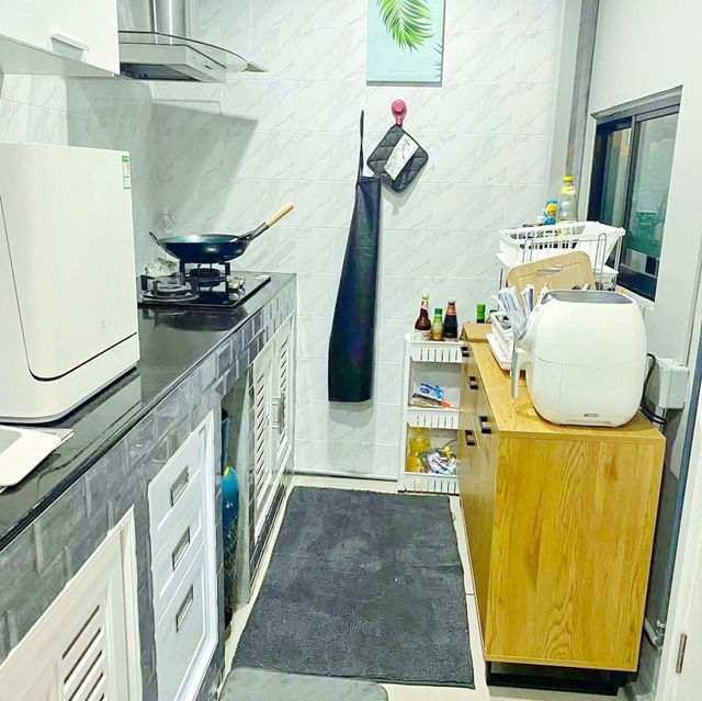 รูป จัดเต็มเฟอร์ฯทั้งหลัง BTSศรีนครินทร์ 2.2 กม. สุขุมวิท แพรกษา กาญจนา ให้เช่าทาวน์เฮ้าส์ 2 ชั้น 28ตร.วา. 224ตร.ม. 3 นอน 2 น้ำ ทำเล - รูปที่ 6/8