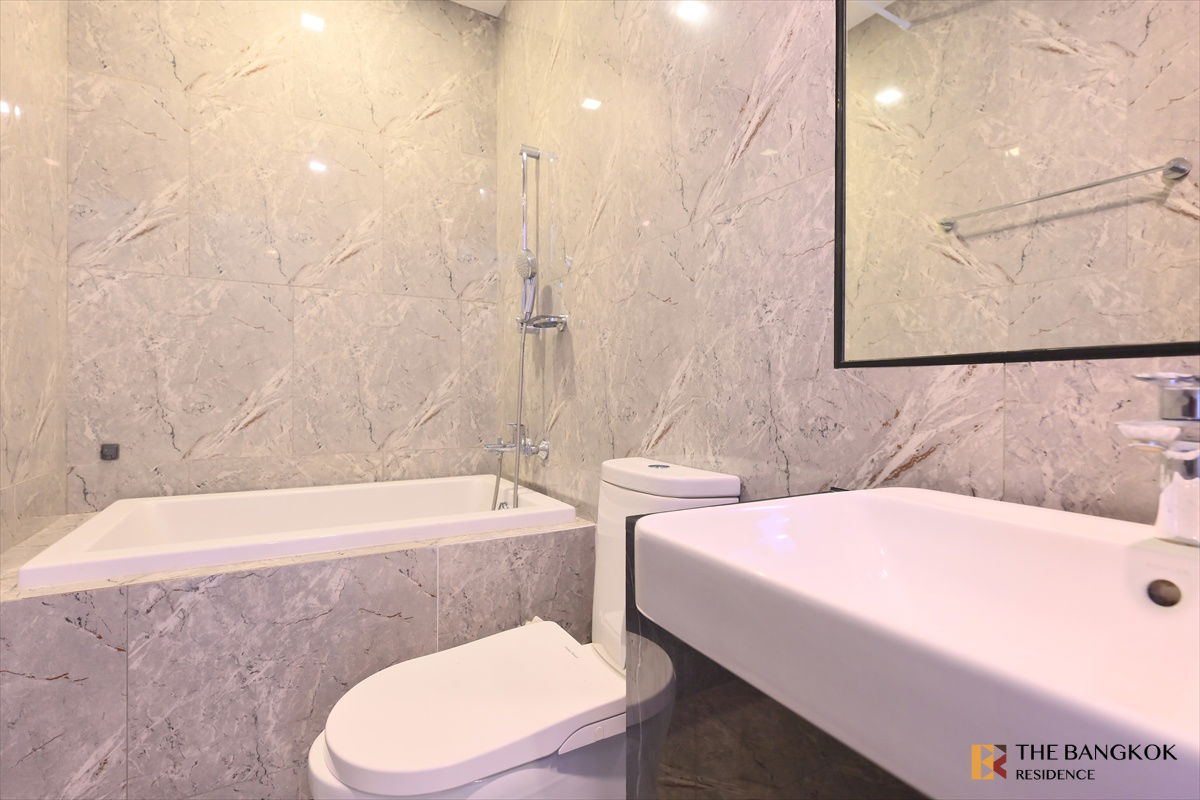 picture Luxury Living, Urban Vibes 💎 Fully built-in furnished ⭐ Ready to rent, near BTS Asoke - 11/11