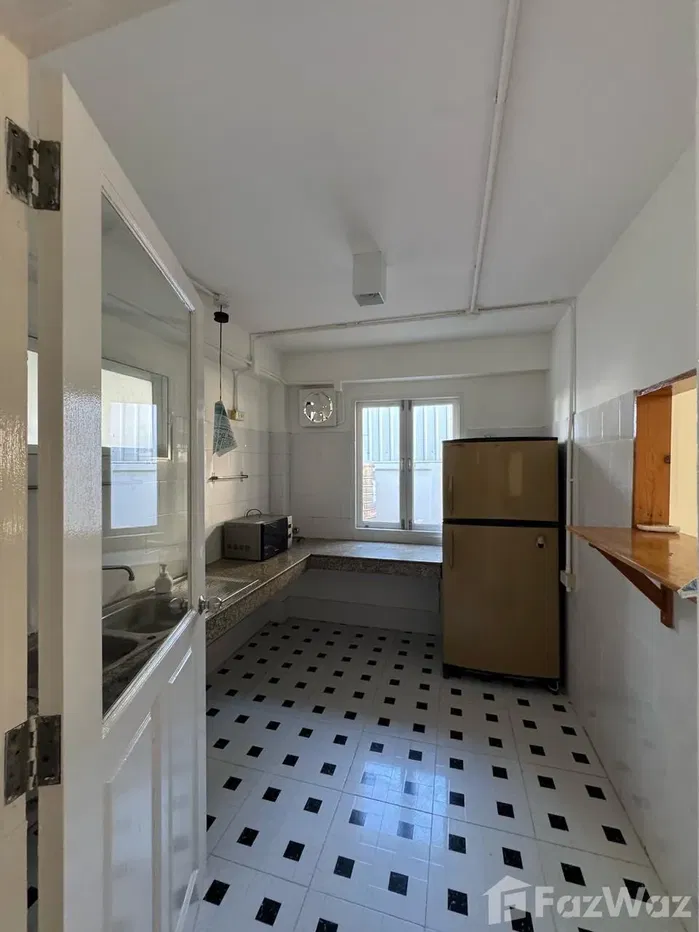 picture 4 Bedroom Lake-View Home with large garden 5918733 - 10/19