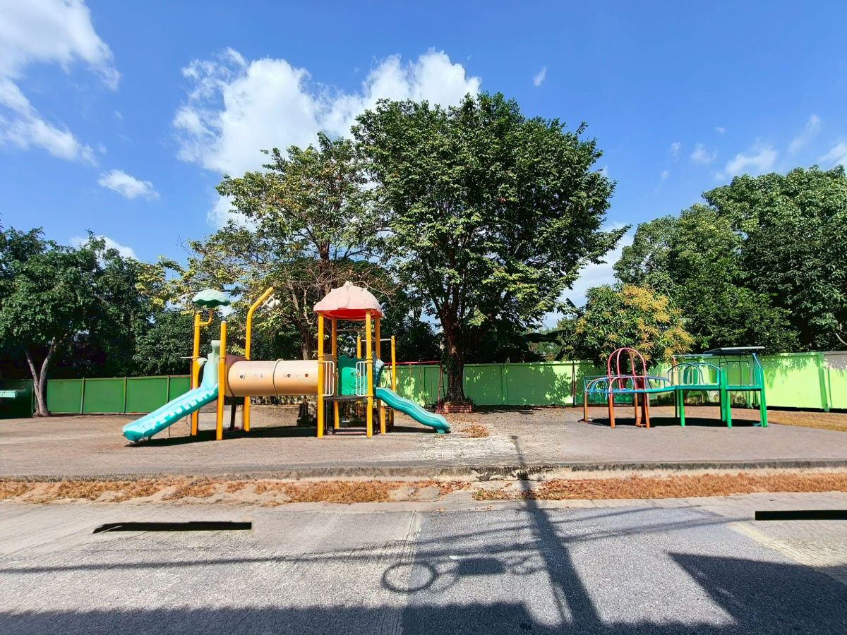 รูป ทาวน์เฮาส์ ดอนเมือง วิภาวดีรังสิต ใกล้ฐานทัพอากาศดอนเมือง หมู่บ้านเกิดบัญฑิดโฮม ทำเลถนนเมน ตรงข้ามสนามเด็กเล่น นัดชม บ้าน 085-318-6868 คุณวา - รูปที่ 27/28