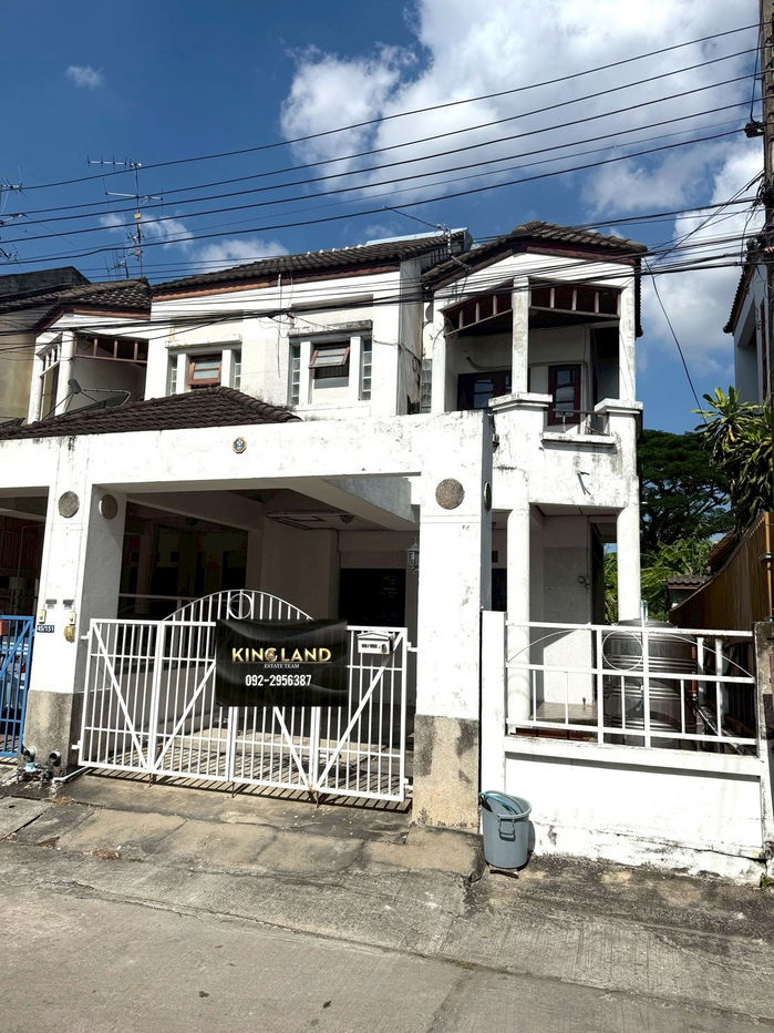 รูป 🏡 ขายและปล่อยให้เช่า ทาวน์เฮ้าส์ ชวนชื่น–พัฒนาการ (หลังริม มีสวนข้างบ้าน) 3 ห้องนอน 4 ห้องน้ำ บ้านสวยทำเลดี ใ - รูปที่ 2/20