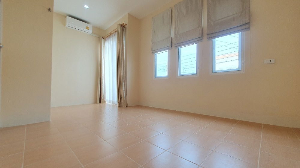 รูป ให้เช่าบ้าน โกลเด้นทาวน์ (ไทรน้อย) ราคาถูก เครื่องใช้เพื่ออาศัยมากมาย คุยกันง่ายๆ - รูปที่ 5/6