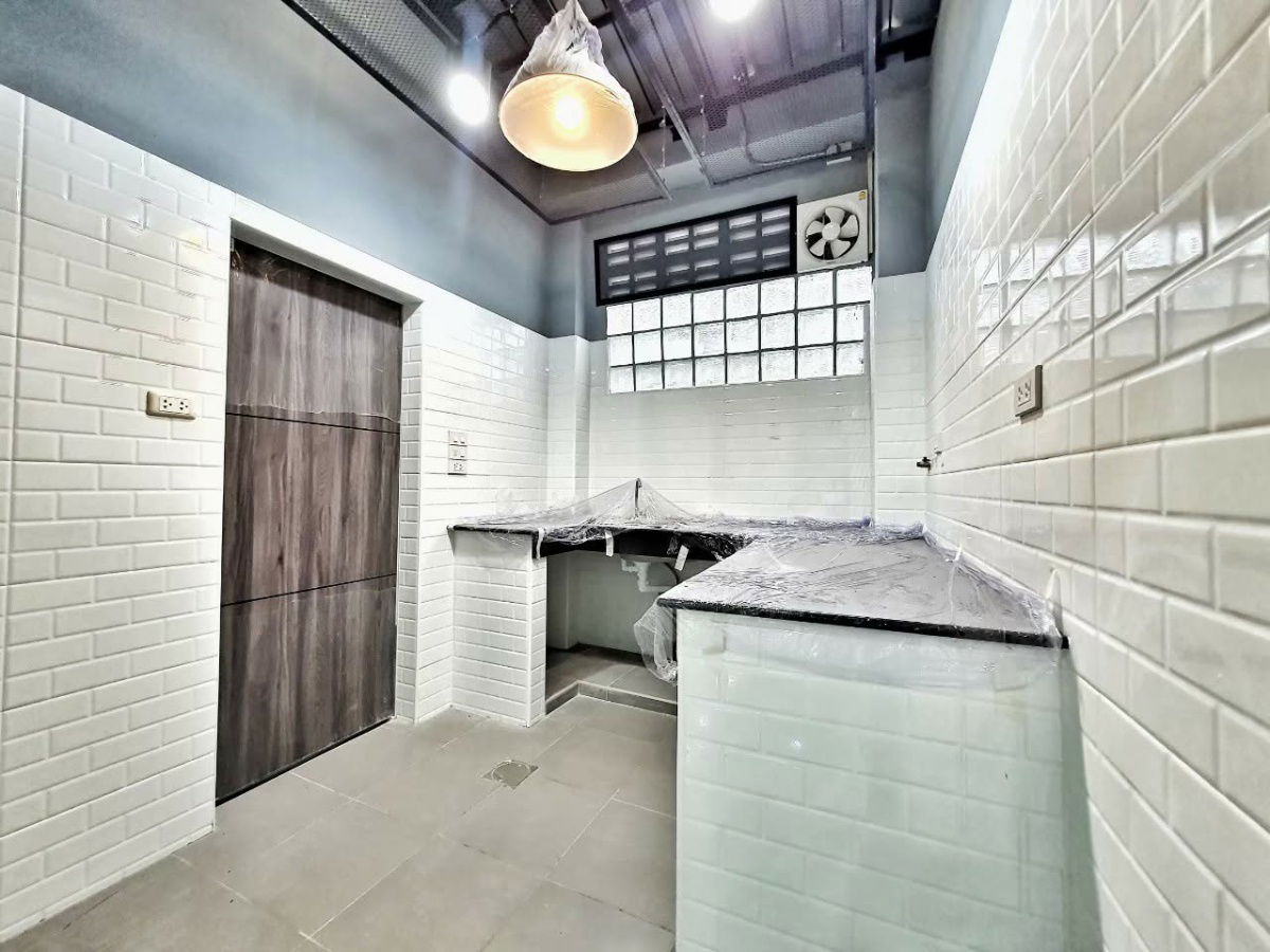 รูป Commercial building for rent near BTS Samrong (SPSAD3705) - รูปที่ 7/11