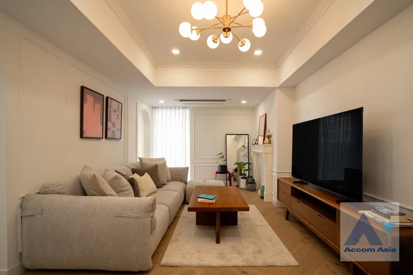 picture 🔼🔽 AccomA 📩 Duplex Condo,Huge Terrace,Newly renovated 4 BR Condominium @Supalai Place (AA45148) - 6/11