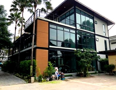 เช่าสำนักงาน วิทยาลัยสารพัดช่างสมุทรปราการ : ให้เช่าอาคารสำนักงาน ซอยลาซาล บางนา พื้นที่ใช้สอย 1,107 ตารางเมตร / แอร์ 25 เครื่อง / จอดรถ 10 คัน 