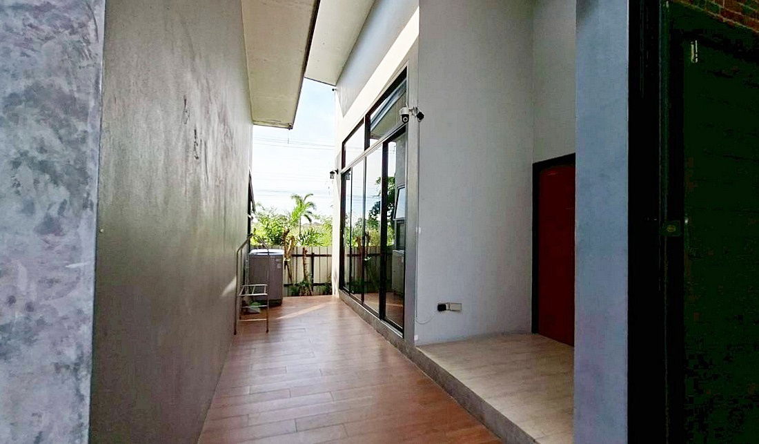 รูป Call : 095-843-5693 บ้านพูลวิลล่า Tropical Loft สรงประภา-ศรีสมาน สระระบบเกลือ และ Jacuzzi ตกแต่งครบ เข้าอยู่ได้ทันที ใกล้โรบินสันศรีสมาน - รูปที่ 12/13