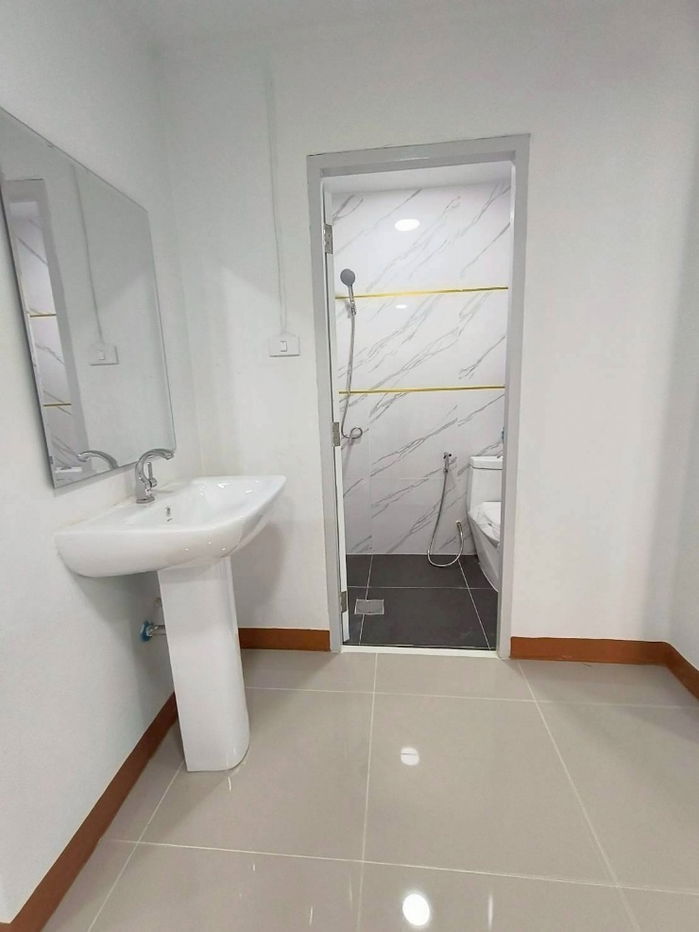 รูป พร้อมเป็นเจ้าของบ้านสวยทำเลดีได้ทันที
พร้อมที่จะย้ายเข้าสู่ชีวิตที่สะดวกสบายในบ้านสไตล์นอร์ดิกสุดลงตัวแล้วหรือยัง? - รูปที่ 5/10