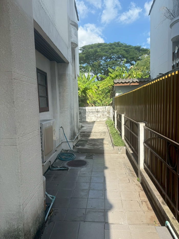 รูป 🏡 ขายและปล่อยให้เช่า ทาวน์เฮ้าส์ ชวนชื่น–พัฒนาการ (หลังริม มีสวนข้างบ้าน) 3 ห้องนอน 4 ห้องน้ำ บ้านสวยทำเลดี ใ - รูปที่ 8/20