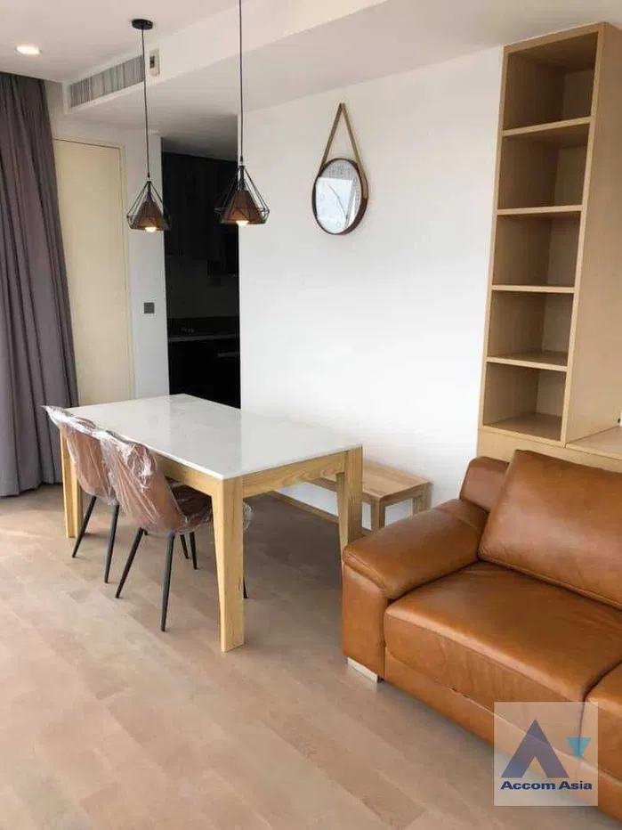 picture 🔼🔽 AccomA 📩 Ashton Silom - 2/5