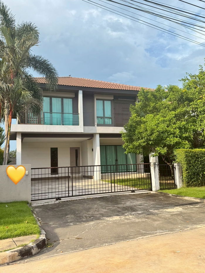 picture For Rent – Habitia Orbit Hathairat Modern Fusion style detached house with a spacious side lawn. Peaceful and green environment, perfect for living - 1/13