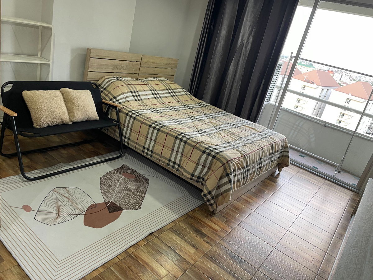 picture Condo at MRT Suthisan just 600 m - 2/11