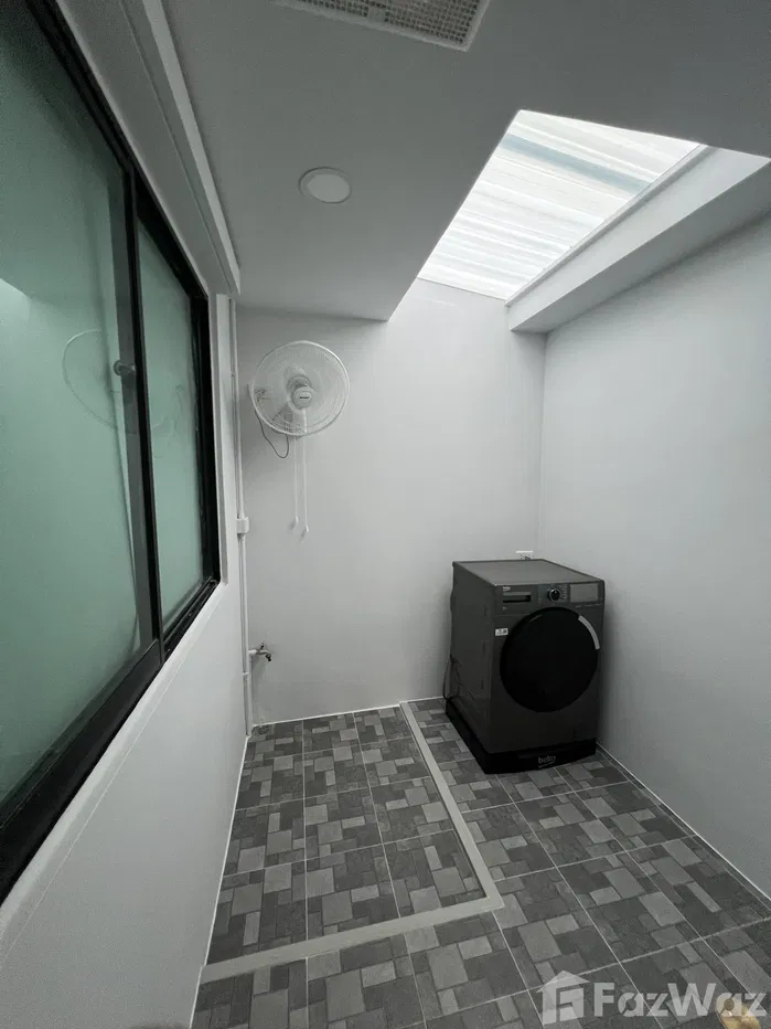 picture 2Bedroom 2Bathroom Townhouse corner unit 5917777 - 8/16