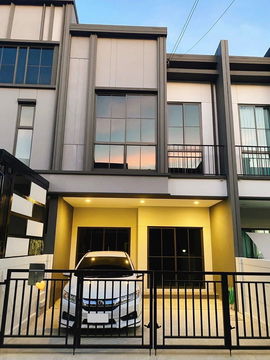 Townhome for Rent – Verve Saimai Great location, close to 7-Eleven at the village entrance.
