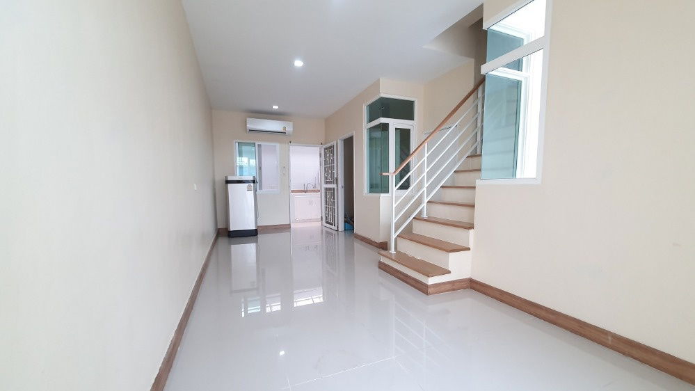 รูป ให้เช่าบ้าน โกลเด้นทาวน์ (ไทรน้อย) ราคาถูก เครื่องใช้เพื่ออาศัยมากมาย คุยกันง่ายๆ - รูปที่ 2/6