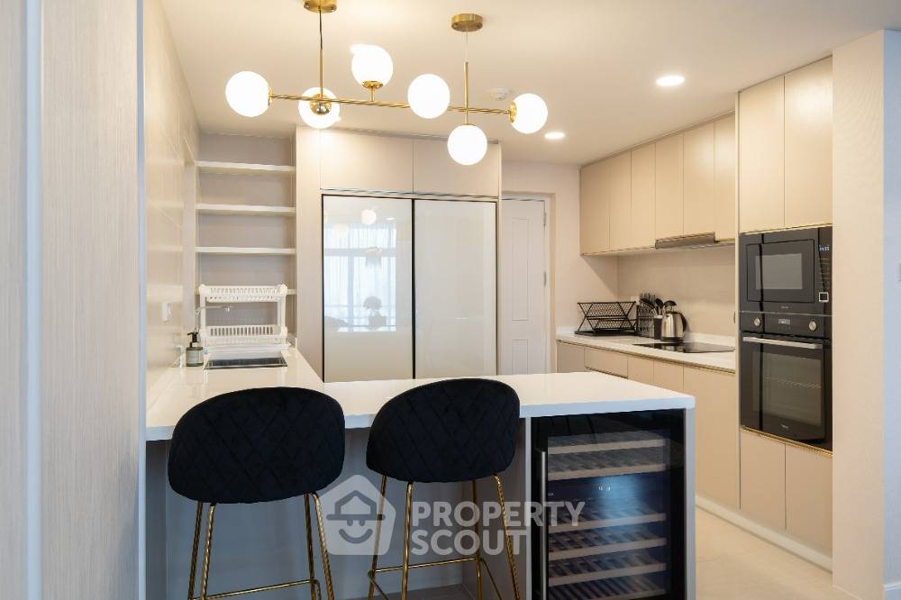 picture 3-BR Condo at All Seasons Mansion Condominium near BTS Phloen Chit (ID 1998313) - 4/14