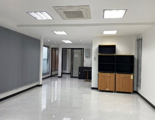 รูป ให้เช่าอาคารสำนักงาน 4 ชั้น ซอยนวมินทร์ ใกล้แยกรามอินทรา กม.8 / พื้นที่ใช้สอย 350 ตารางเมตร / จอดรถ 10 คัน , จดบริษัทได้ - รูปที่ 10/15