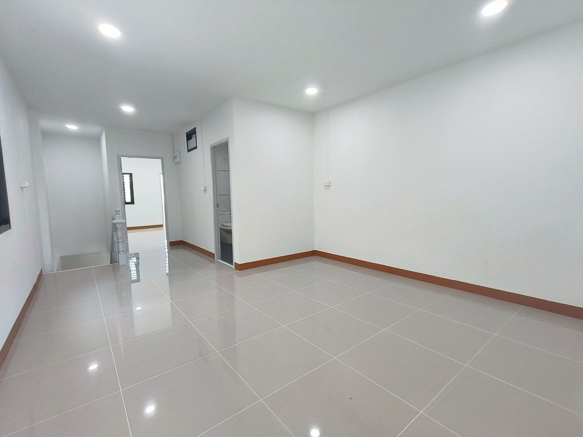 รูป บ้านเดี่ยว ลำลูกกา ธัญบุรี ปทุมธานี หมู่บ้านอยู่เจริญ1 ทำเลติดถนน  นัดชมบ้าน 085-318-6868 คุณวา - รูปที่ 25/27