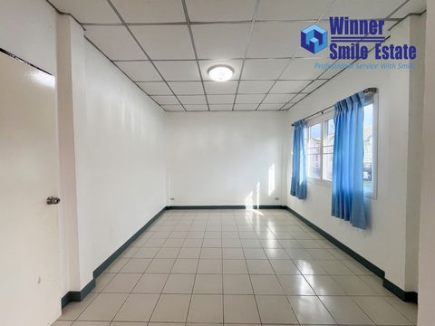 ให้เช่าทาวน์เฮ้าส์ หมู่บ้านลัลลี่ วิลล์ 1 ศรีนครินทร์-เทพารักษ์ ซอยมังกร เข้า-ออก ได้ 2 ทาง ถนนเทพารักษ์ ถนนแพรกษา