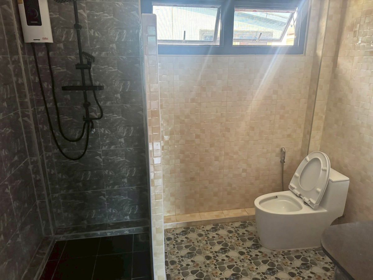 รูป 🏡 บ้านเดี่ยวทำเลทอง ให้เช่า — นวมินทร์ 75 แยก 13 5 ห้องนอน 3 ห้องน้ำ พื้นที่กว้าง 50 ตรว. ใกล้ถนนนวมินทร์เพียง 200 ม. - รูปที่ 17/20