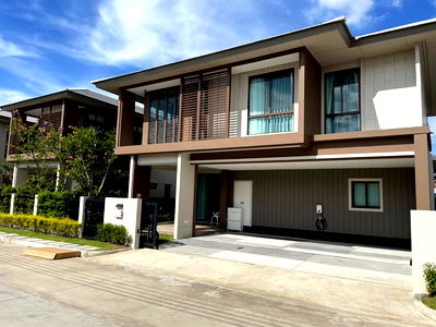 เช่าบ้านเดี่ยว สถาบันบัณฑิตพัฒนบริหารศาสตร์ (นิด้า) : ให้เช่าบ้านเดี่ยว บุราสิริ กรุงเทพกรีฑา 4 ห้องนอน 4 ห้องน้ำ มี EV charger | เฟอร์ครบ พร้อมอยู่📍ใกล้โรงเรียนนานาชาติ Brighton & Wellington