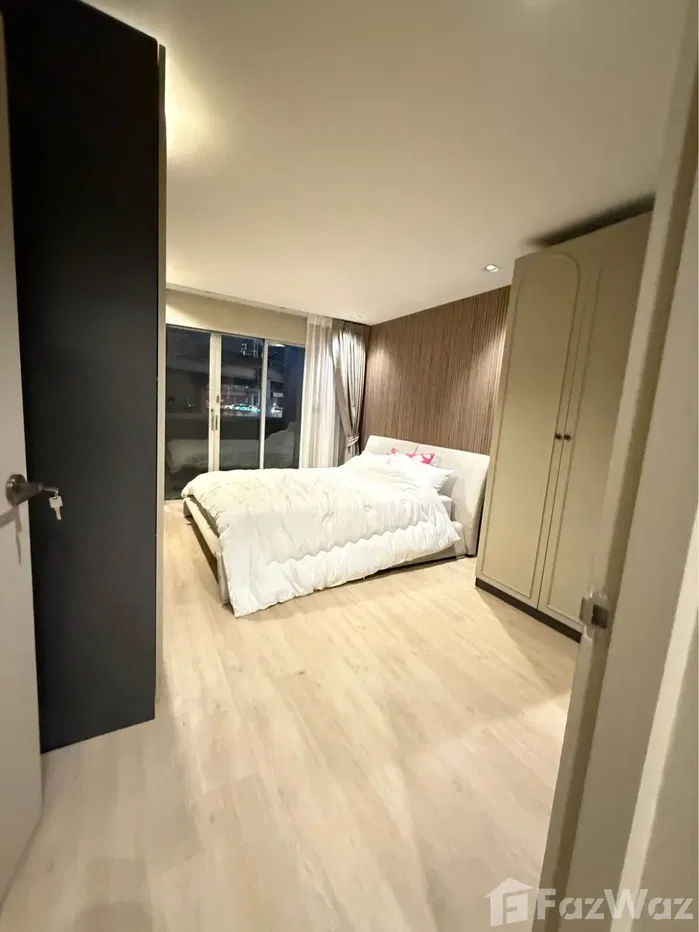 picture Large Room for Sale 5917594 - 8/13