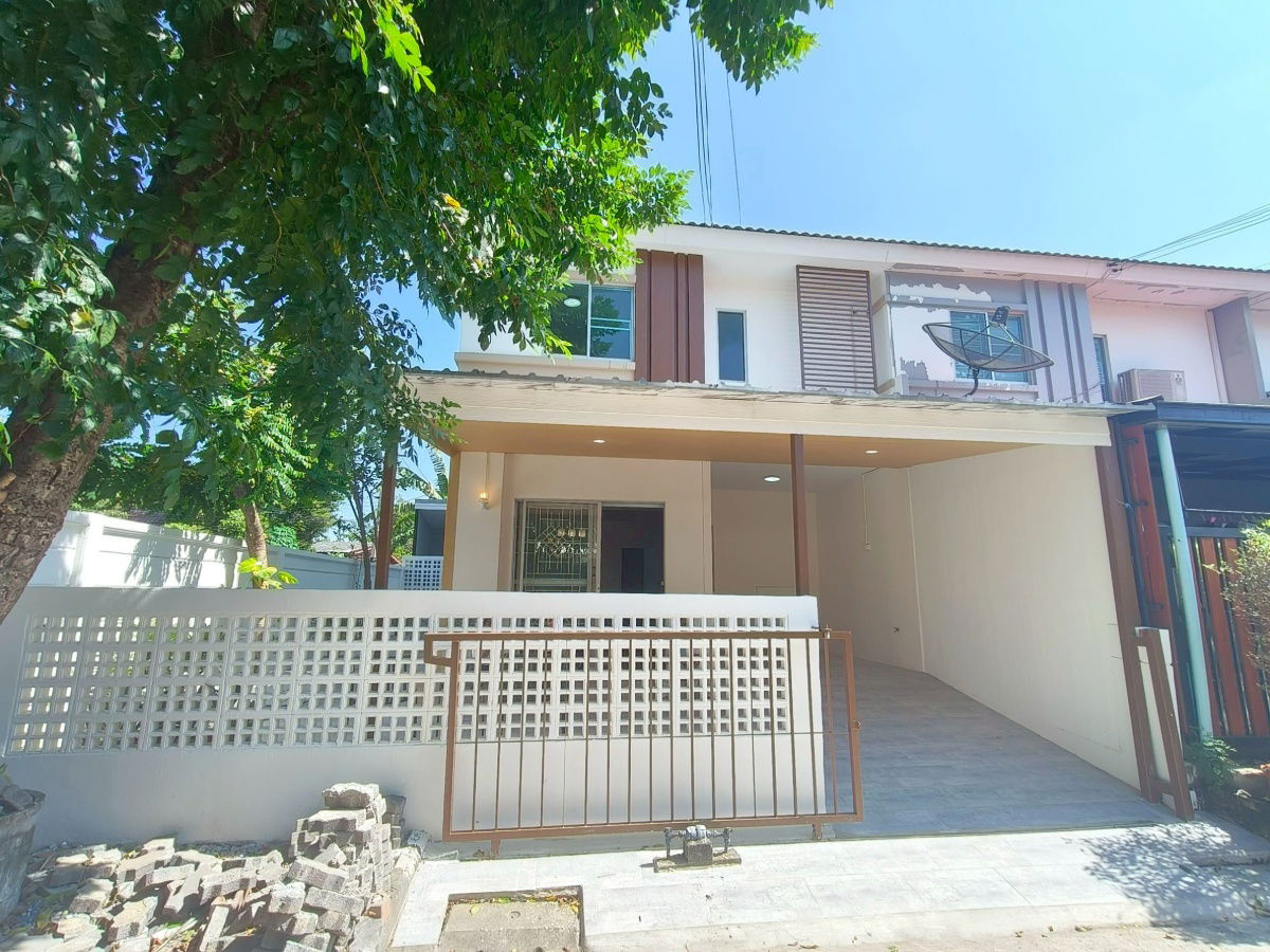 รูป ทาวน์เฮาส์ ลำลูกกา ถนนชลมาร์วิจารณ์ ทำเลหลังมุม ใกล้รถไฟฟ้าคูคต หมู่บ้านพฤกษา92 ต้นโครงการ นัดชมบ้าน 085-318-6868 คุณวา - รูปที่ 1/25