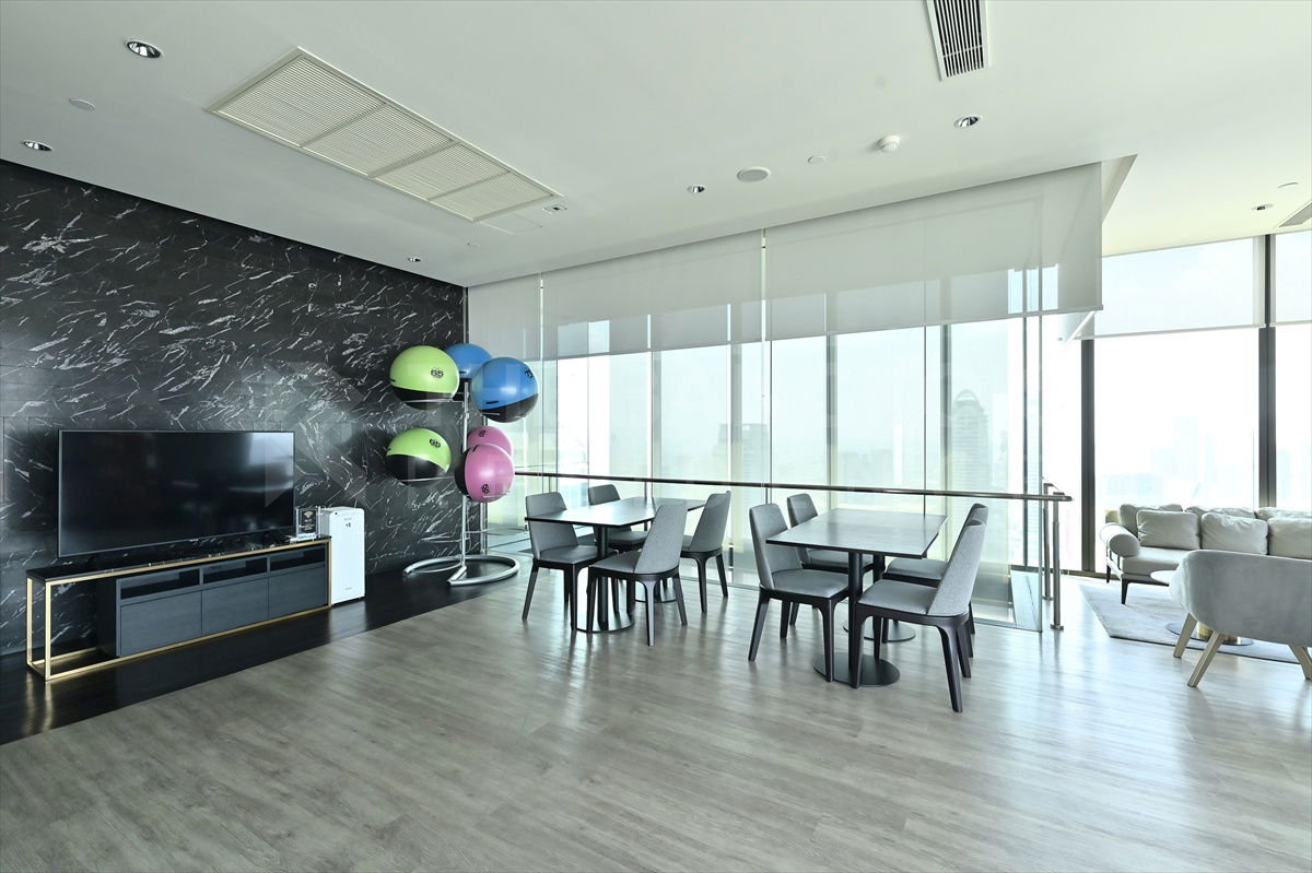 รูป 28 Chidlom 🌟 ห้องใหญ่ เฟอร์บิวอินครบ พร้อมเข้าอยู่ 💚 ใกล้ BTS ชิดลม - รูปที่ 2/7