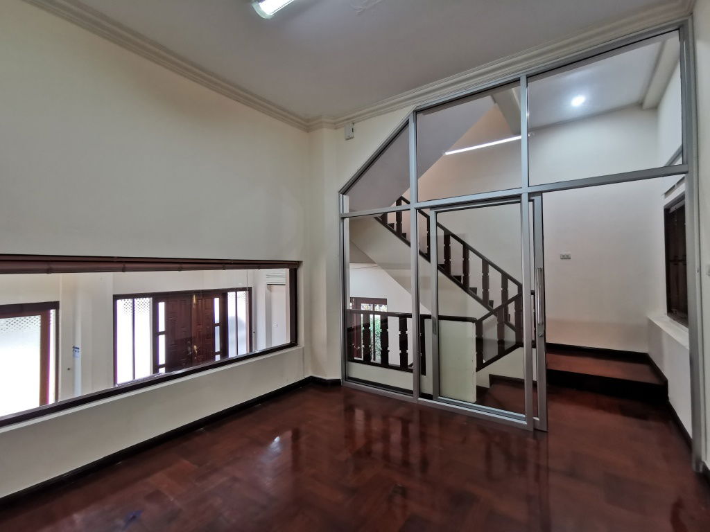 รูป บ้านเเฝดหรือโฮมออฟฟิส 4 ชั้น 4 ห้องนอน 5 ห้องน้ำ ในหมู่บ้านสีฟ้า พหลโยธิน ซอย 9 หรืออารีย์ 4 เหนือ - รูปที่ 6/31