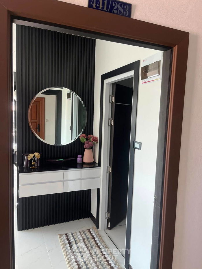 picture 2-BR Condo at View Talay 3 Condominium Pratumnak close to Phratamnak (ID 2469882) - 4/8