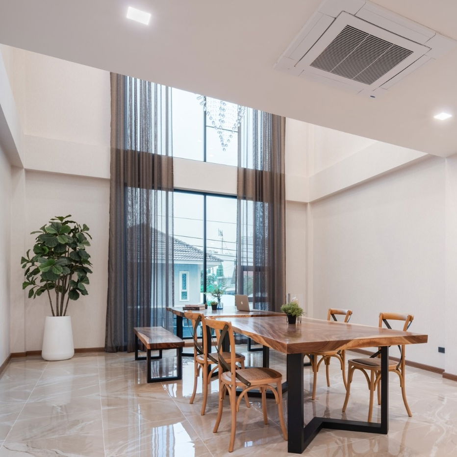 รูป 🏢 ให้เช่า โฮมออฟฟิศใหม่ 4 ชั้น (Fully Furnished) ทำเลเลียบทางด่วนเอกมัย–รามอินทรา ใกล้เซ็นทรัลอีสต์วิลล์ / The Crystal - รูปที่ 2/14