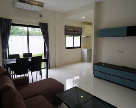 รูป ให้เช่าทาวน์โฮม 3 ชั้น หมู่บ้าน Villa Albero ซอยกรุงเทพกรีฑา 15/1 เฟอร์นิเจอร์ครบ อยู่อาศัยเท่านั้น ไม่จดบริษัท เลี้ยงหมาได้ (แมวไม่เอา) - รูปที่ 2/12