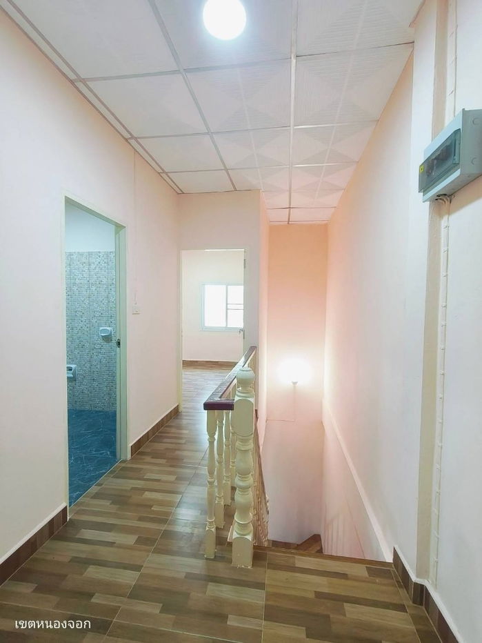 รูป ทาวน์เฮ้าส์ 2 ชั้น รีโนเวทใหม่
หมู่บ้านณราธร สุวินทวงค์ - รูปที่ 15/17