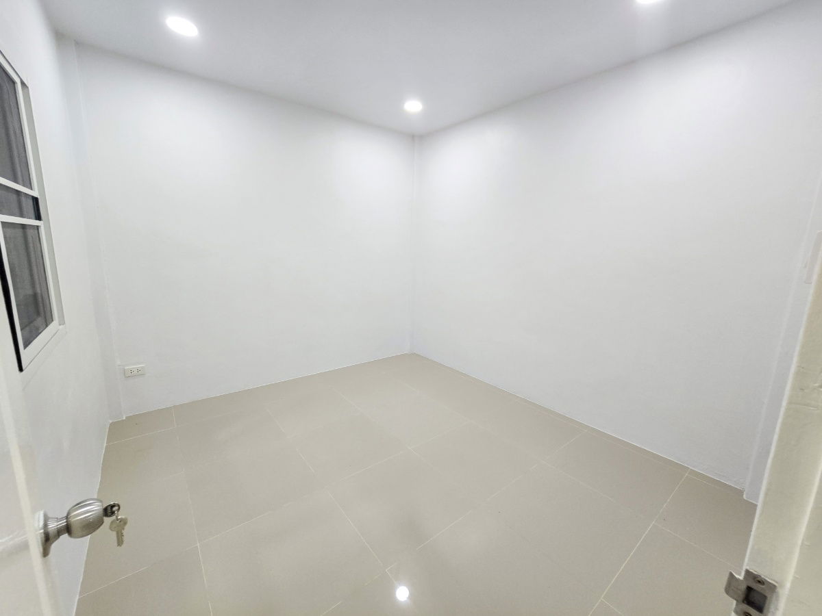 รูป ทาวน์เฮ้าส์2ชั้น รีโนเวทใหม่ สไตล์นอร์ดิก เนื้อที่เยอะกว้าง  หมู่บ้าน อยู่เจริญ 4 ลาดสวาย ลำลูกกา ปทุมธานี - รูปที่ 22/41