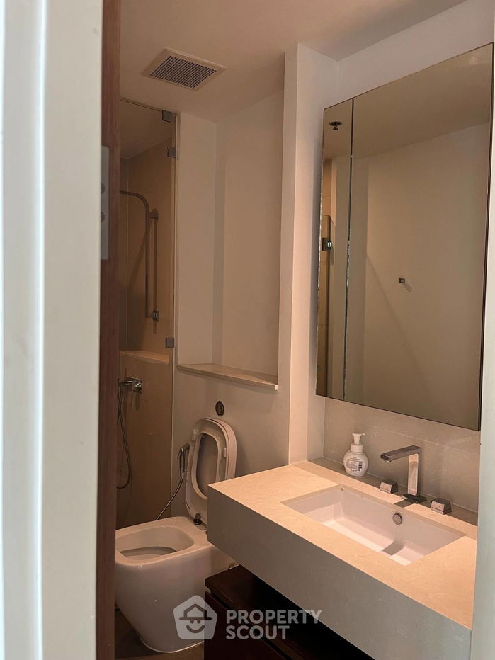 picture 2-BR Condo at The River Condominium near BTS Saphan Taksin (ID 512818) - 9/14