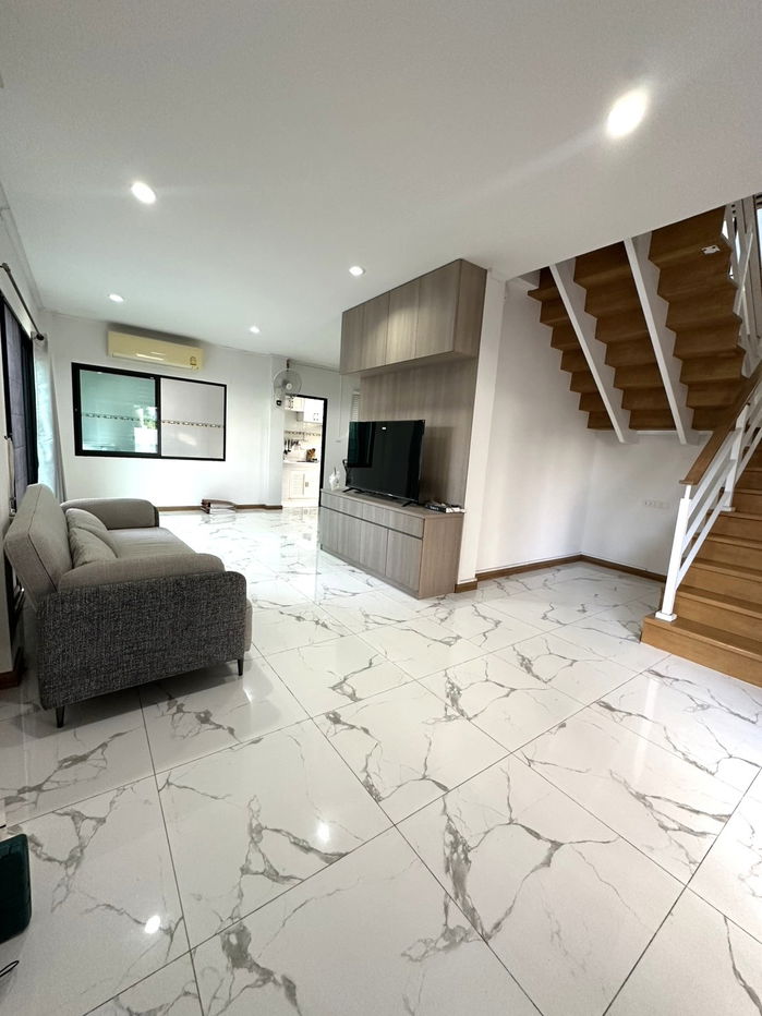 picture For Rent: 3-Storey Detached Corner House at Siri House Ratchada 18 ðClose to MRT Huai Khwang - 3/21