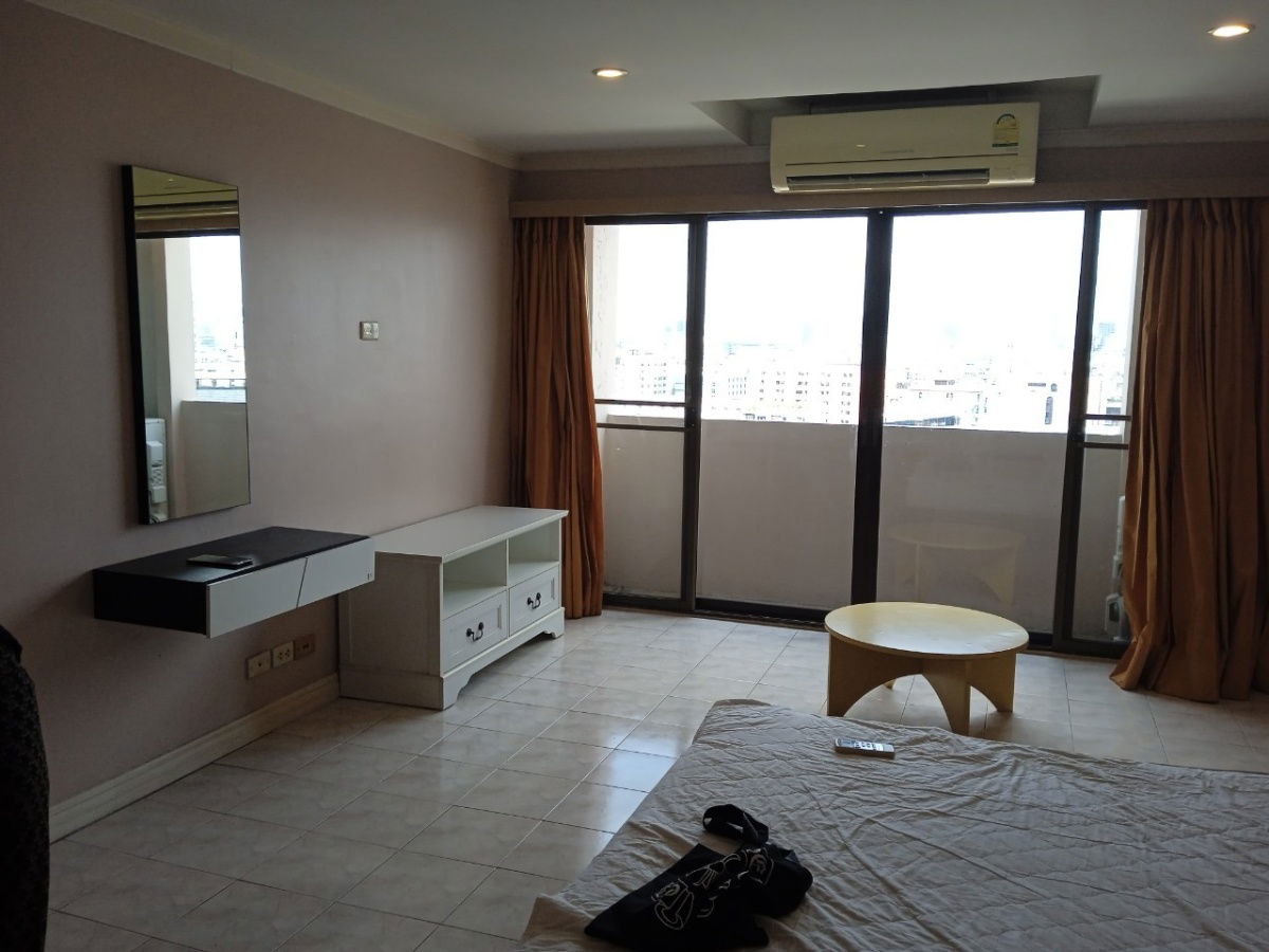 รูป P-43506 ต้องการขายคอนโด ศรีวรา แมนชั่น Na Thong Alley, Lane 3, Khwaeng Din Daeng, Khet Din Daeng, Bangkok Line Id @easythaihome 085-592-2897 - รูปที่ 1/16