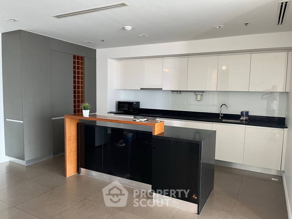 picture 2-BR Condo at The River Condominium near BTS Saphan Taksin (ID 512818) - 2/14