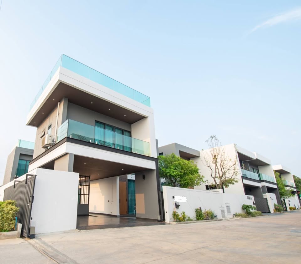 picture Luxury Pool Villa for Rent 6 Bedrooms Thung Klom Tan man - 2/14